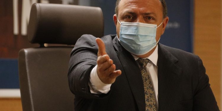 Vacinação contra covid-19 começa na quarta-feira, anuncia Pazuello