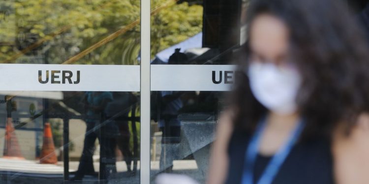 Candidatos com sintomas de covid-19 podem pedir reaplicação do Enem