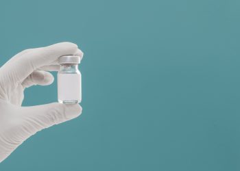 Fiocruz diz que só deve entregar primeiras doses da vacina em março