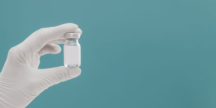 Fiocruz diz que só deve entregar primeiras doses da vacina em março