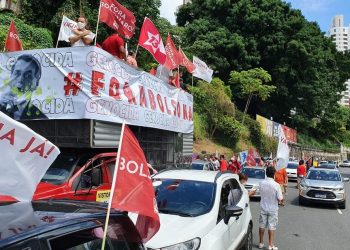 Com apoio da oposição, manifestantes fazem carreatas por impeachment pelo país; com registro em Aracati