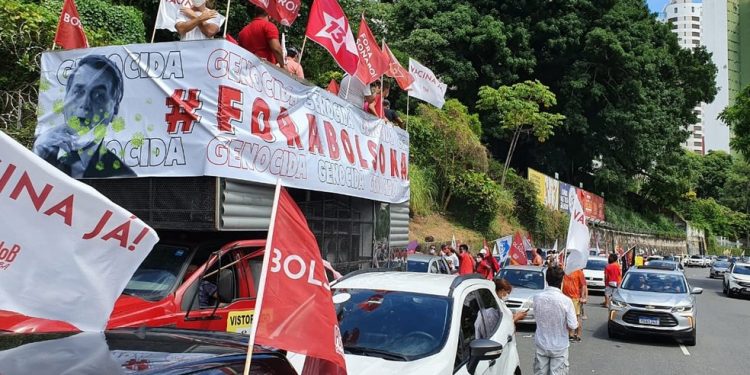 Com apoio da oposição, manifestantes fazem carreatas por impeachment pelo país; com registro em Aracati