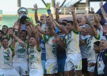 Algoz de Vasco e Bahia, Defensa y Justicia conquista Copa Sul-Americana