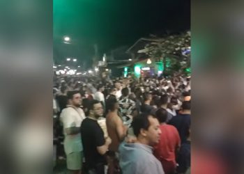 Praia de Pipa, no Rio Grande do Norte, tem aglomeração no Carnaval