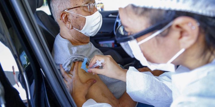 Ceará: Estado recebe neste sábado (06) novo lote da Coronavac com 115 mil doses