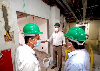 Camilo visita obras de ala de UTI que está sendo construída no Hospital Estadual Leonardo Da Vinci