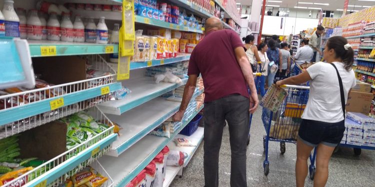 Falta de produtos em supermercados retoma o maior nível de 2020