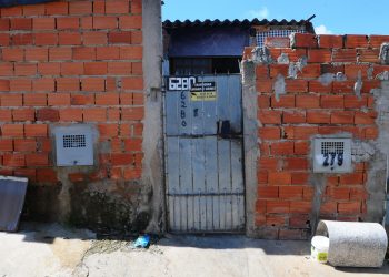 Parentes de menino mantido em barril dizem que estão recebendo ameaças