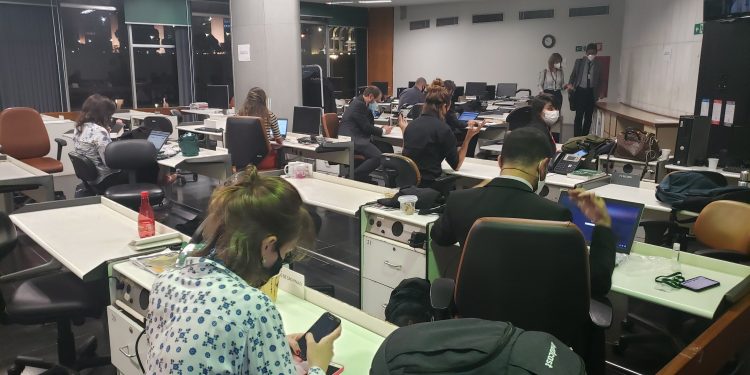 Lira começa a despejar jornalistas para iniciar obras em área onde pode evitar imprensa