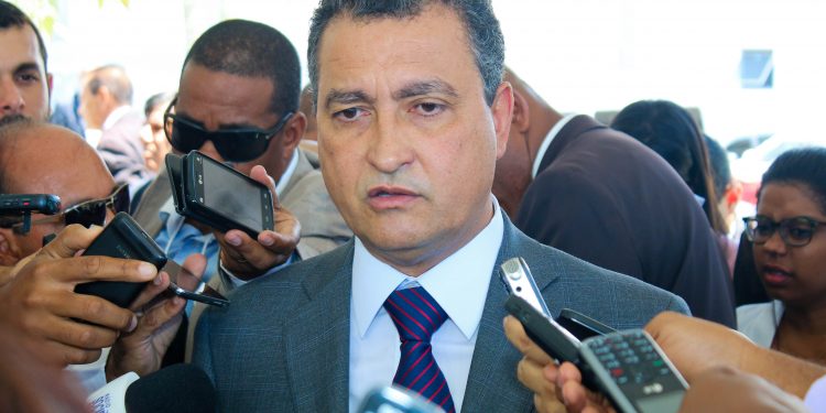 Governador da Bahia decreta toque de recolher entre 22h e 5h