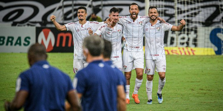 Fluminense vence o Ceará, quebra tabu e pressiona por G-4 do Brasileirão