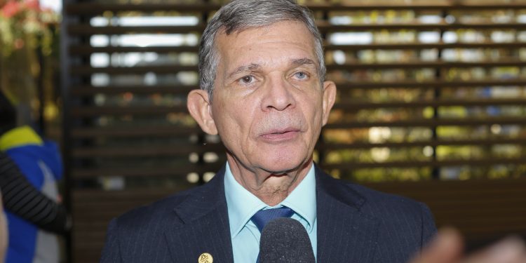 Bolsonaro intervém na Petrobras e indica general para presidir a estatal