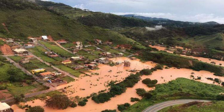 Chuvas estragam doses de vacina contra a covid-19 em cidade de Minas