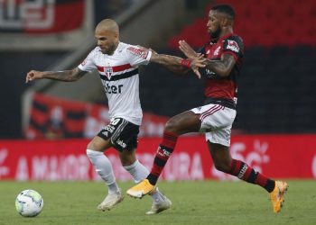 Flamengo visita São Paulo em busca de título do Brasileiro