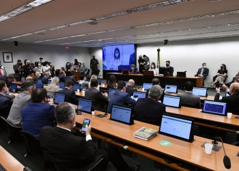 Flávia Arruda é eleita presidente da Comissão Mista de Orçamento