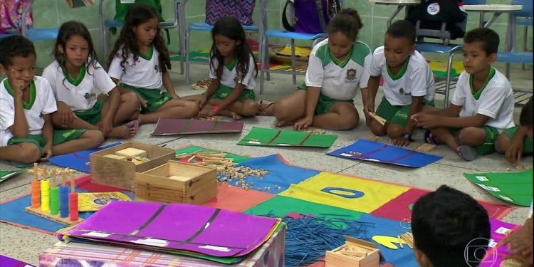 Ceará vai gastar R$ 547 mil para produzir e distribuir livro sobre pandemia em escolas