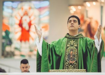 Gravações apontam padre celebridade de Goiás tramando morte de dirigente de associação religiosa