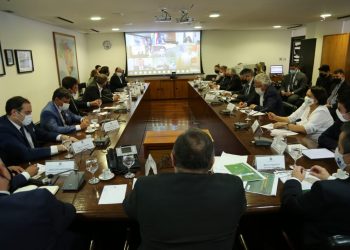 Flamengo vence Corinthians e segue na disputa pelo Brasileirão com o Inter