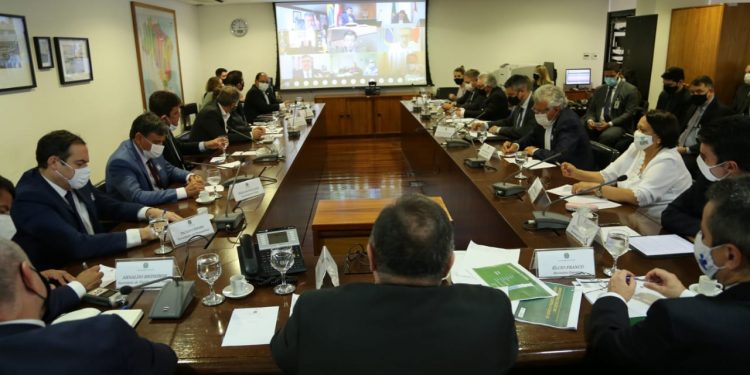 Flamengo vence Corinthians e segue na disputa pelo Brasileirão com o Inter
