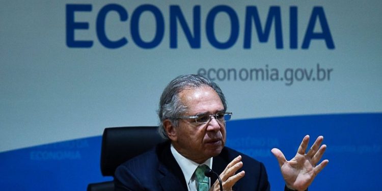 Novo auxílio emergencial só viria com calamidade pública, diz Guedes