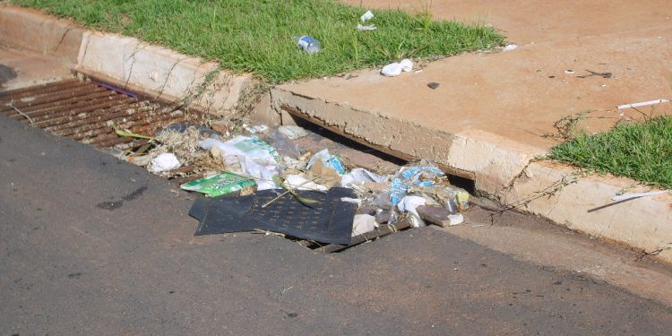 Cagece orienta população sobre cuidados com a rede de esgoto durante a quadra chuvosa