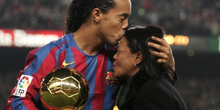Mãe de Ronaldinho Gaúcho morre em decorrência de Covid-19 aos 71 anos