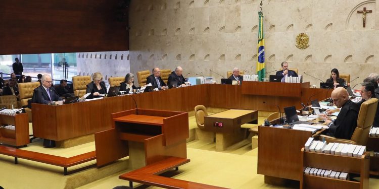 STF forma maioria para autorizar compra de vacina sem aval da Anvisa, mas aprovada por autoridade estrangeira