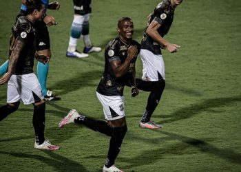 Ceará vence Coritiba no Paraná