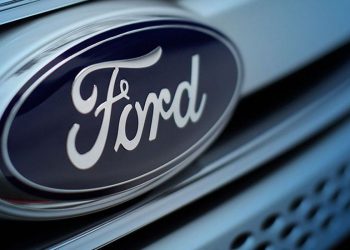 Ford suspende demissões e mantém negociação com trabalhadores