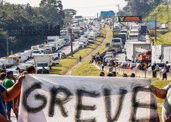 Greve dos caminhoneiros é oficialmente encerrada