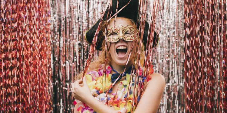 Foliões planejam ir à farra com Carnaval do ‘Fim do Mundo’, em 2022