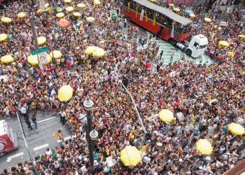 Governo vai colocar 1.000 fiscais para coibir aglomerações no Carnaval em SP