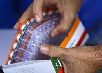 Apesar de anúncio a prefeitos, Saúde recomenda reserva de 2ª dose em nova remessa