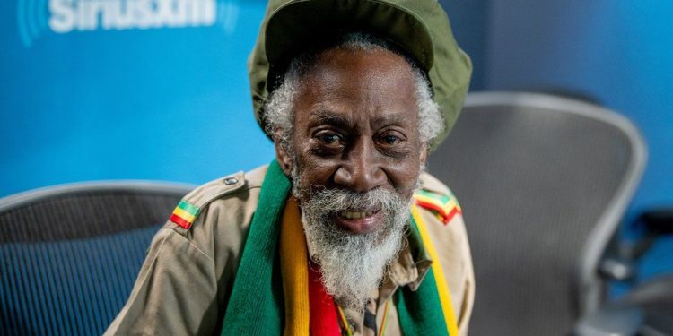 Morre Bunny Wailer, ícone do reggae e ex-parceiro de Bob Marley, aos 73 anos