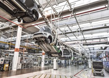 Volkswagen suspende produção no país por pandemia; sindicato pressiona mais montadoras