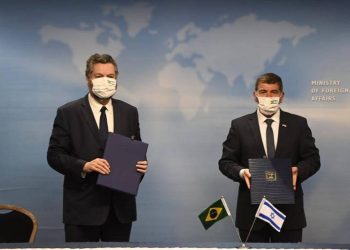 Comitiva brasileira é obrigada a usar máscara e seguir medidas contra a Covid em Israel