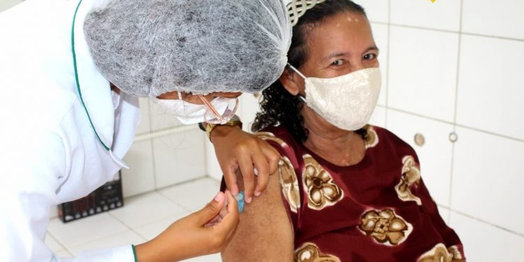 Aracati: mutirão de vacinação contra a covid-19 marca o feriado