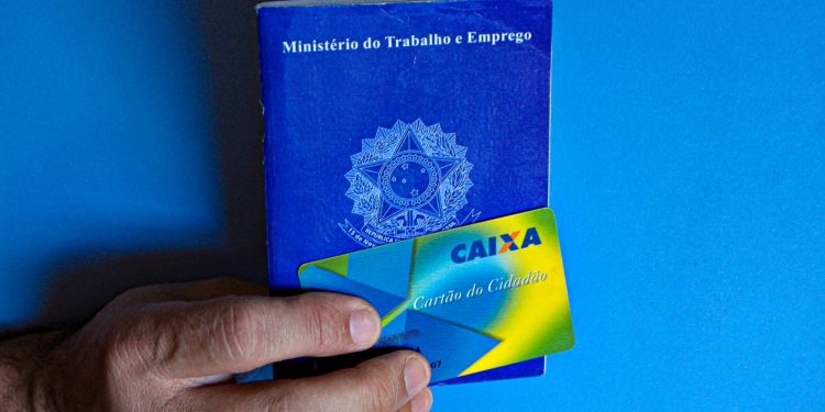 Calendário do PIS/Pasep muda e pagamento do abono fica para 2022