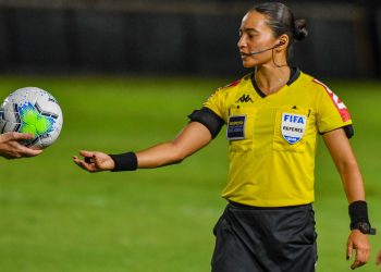 Edina Alves se tornará 1ª mulher a apitar clássico entre Corinthians e Palmeiras