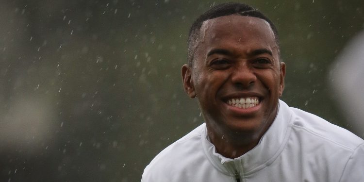 Corte italiana confirma sentença de nove anos de prisão para Robinho