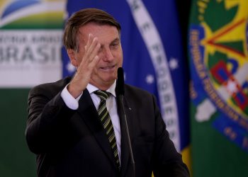 Bolsonaro sugere que lockdown leve a invasão de supermercado