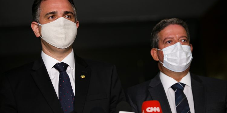 Com quase 280 mil mortos, Lira e Pacheco consideram lockdown medida extrema e pregam pensamento positivo