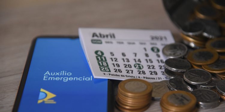 38% dos brasileiros pretendem pedir novo auxílio emergencial, mostra Datafolha