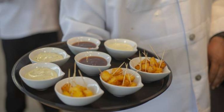 Governo do Ceará abre cadastro para solicitação de auxílio aos profissionais do Setor de Bares e Restaurantes hoje (29)