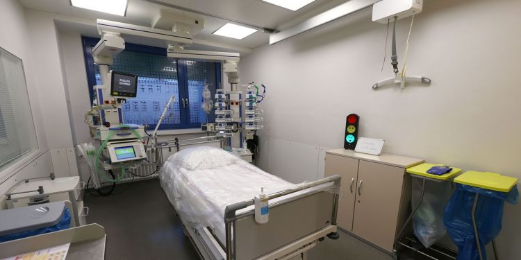 Saúde autoriza abertura de 631 leitos de UTI no DF e em 11 estados