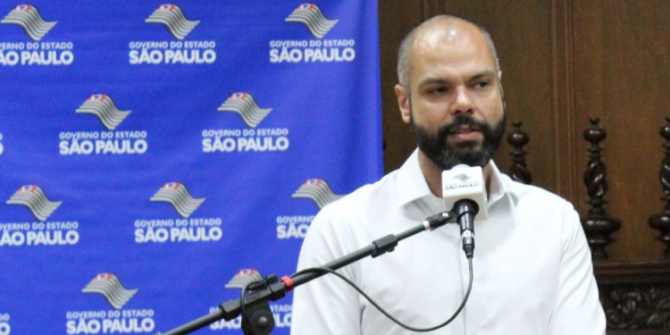 Covid-19: prefeito de SP confirma 1ª morte por falta de leito em UTI