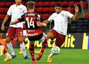 Com times alternativos, Flamengo e Fluminense fazem clássico carioca