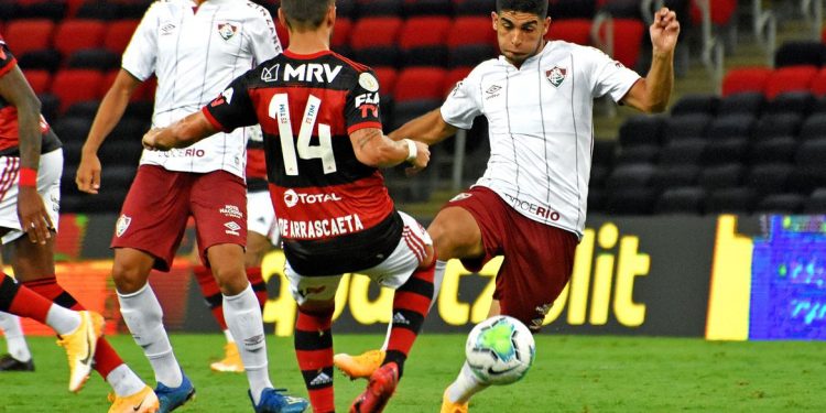 Com times alternativos, Flamengo e Fluminense fazem clássico carioca