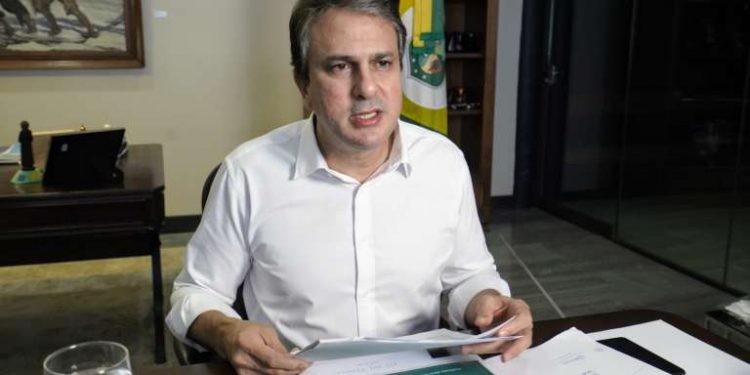 Governo do Ceará vai pagar a conta de luz de quase 500 mil famílias de baixa renda