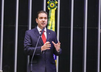 ‘É dever de Justiça’, diz deputado cearense Eduardo Bismarck ao reforçar pedido de apoio à PEC que defende critérios de pertencimento social em disputa territorial com Piauí